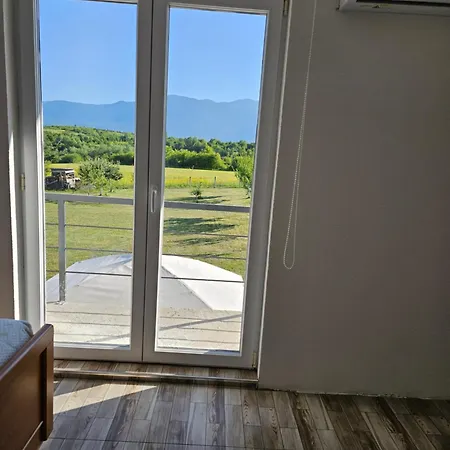Melek Vila *